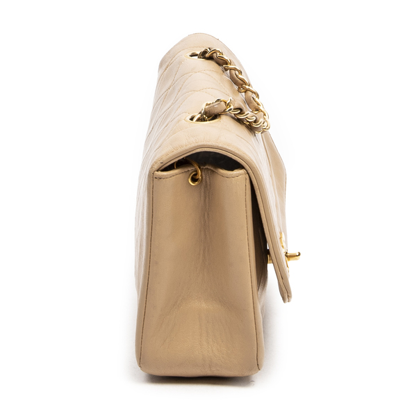 Chanel Diana Flap in Beige Quilted Lambskin Leather - Picture 4 of 7